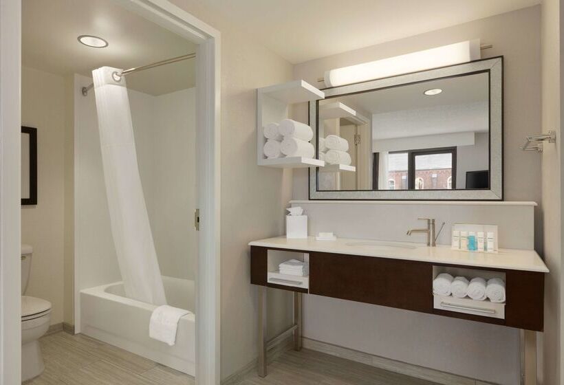 هتل Hampton Inn & Suites Nashville Downtown