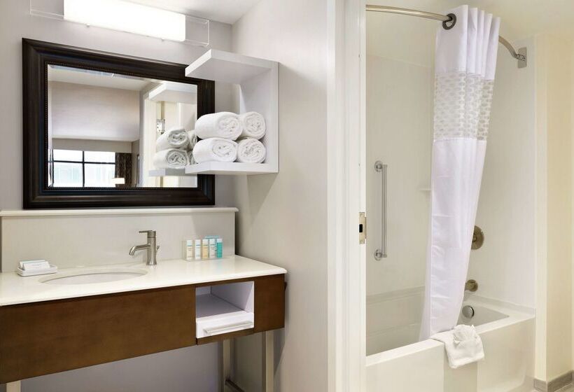 هتل Hampton Inn & Suites Nashville Downtown