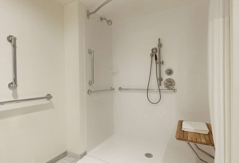 هتل Hampton Inn & Suites Nashville Downtown