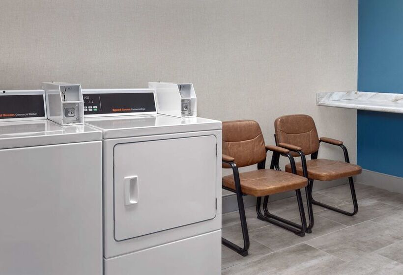 בית מלון כפרי Hampton Inn Birmingham I65/lakeshore Drive