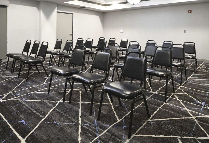 Отель Hampton Inn Bryant