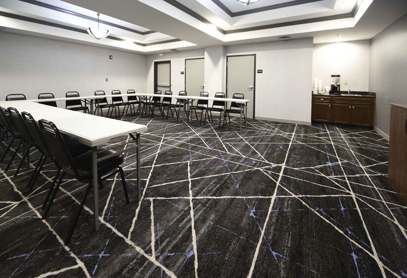 Отель Hampton Inn Bryant