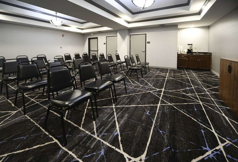 Отель Hampton Inn Bryant