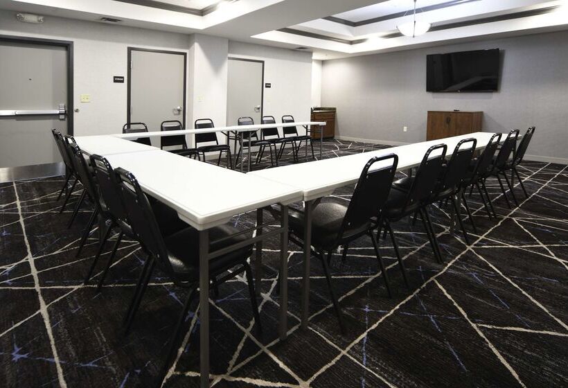 Отель Hampton Inn Bryant