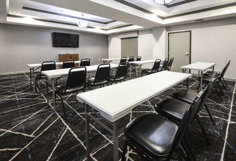 Отель Hampton Inn Bryant