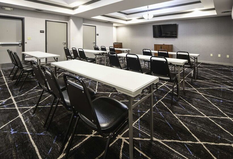 Отель Hampton Inn Bryant