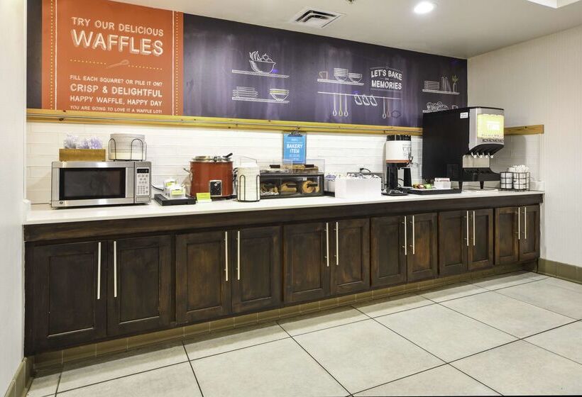 Отель Hampton Inn Bryant