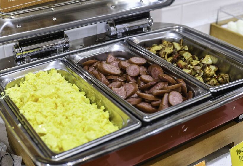 Отель Hampton Inn Bryant