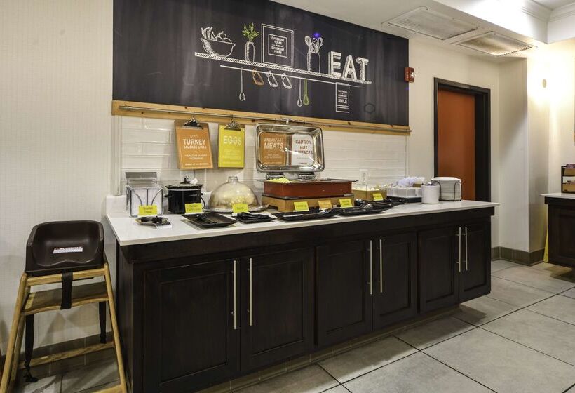 Отель Hampton Inn Bryant