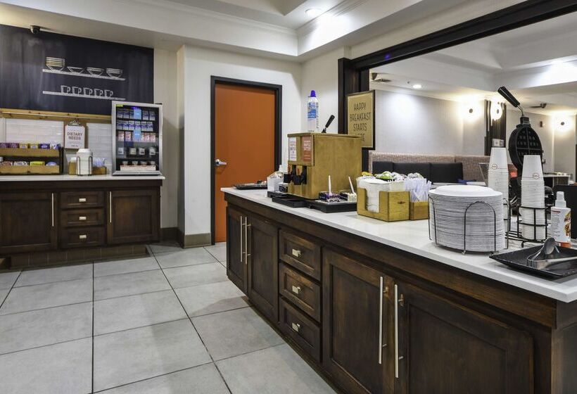 Отель Hampton Inn Bryant