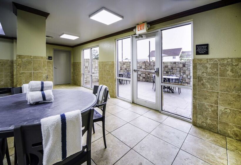 Отель Hampton Inn Bryant