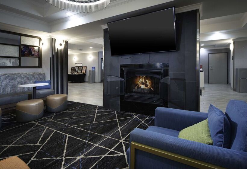 Отель Hampton Inn Bryant