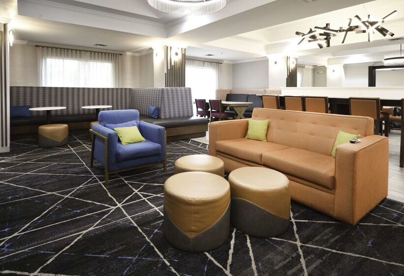 Отель Hampton Inn Bryant