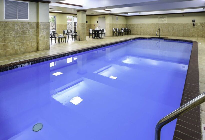 Отель Hampton Inn Bryant