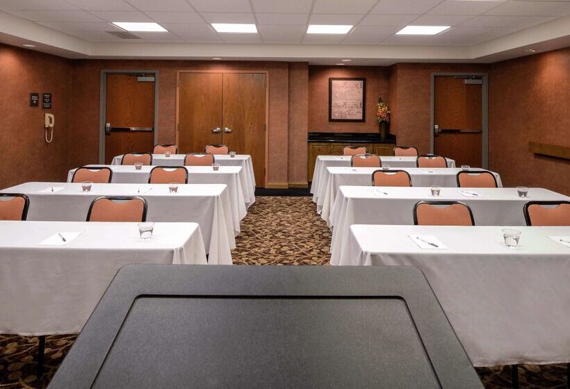 Отель Hampton Inn & Suites Carson City