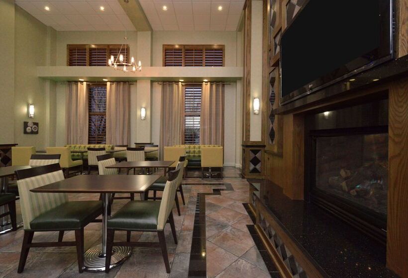 Отель Hampton Inn & Suites Carson City