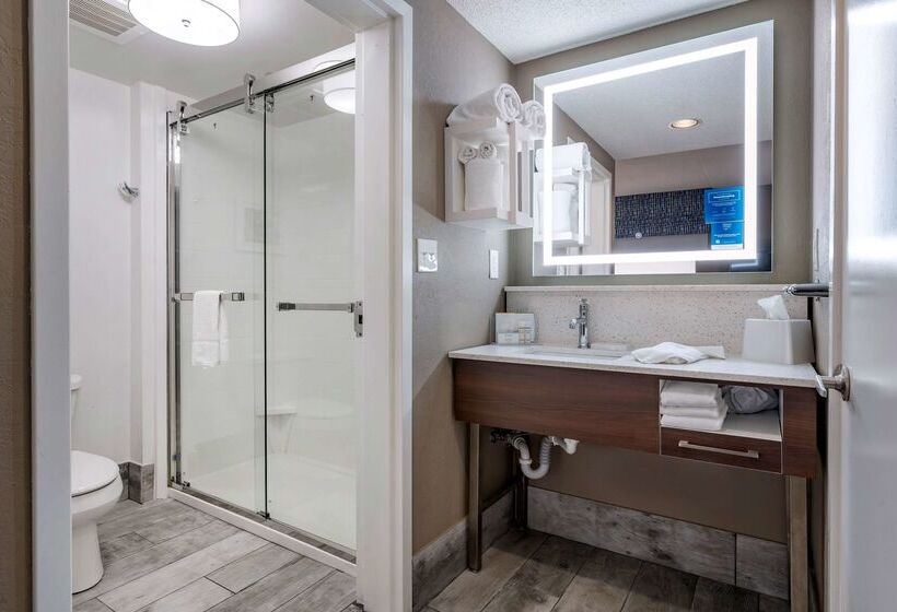 בית מלון כפרי Hampton Inn & Suites Louisville East