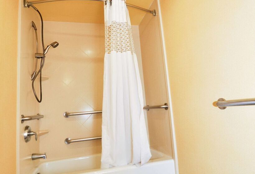 בית מלון כפרי Hampton Inn & Suites Louisville East