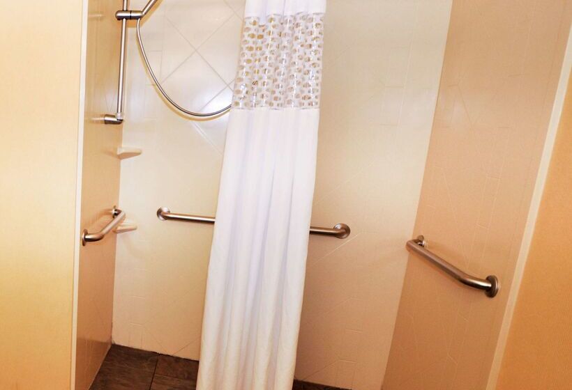 בית מלון כפרי Hampton Inn & Suites Louisville East