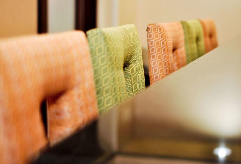 בית מלון כפרי Hampton Inn & Suites Louisville East