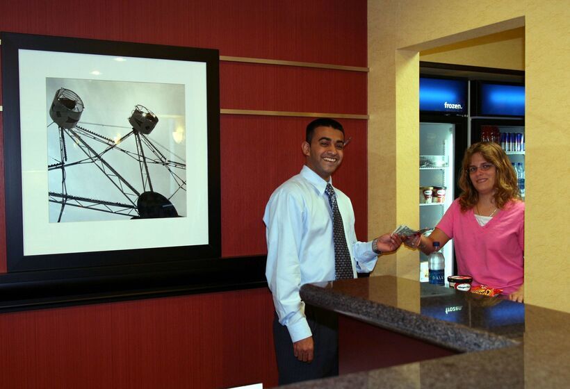 בית מלון כפרי Hampton Inn & Suites Louisville East