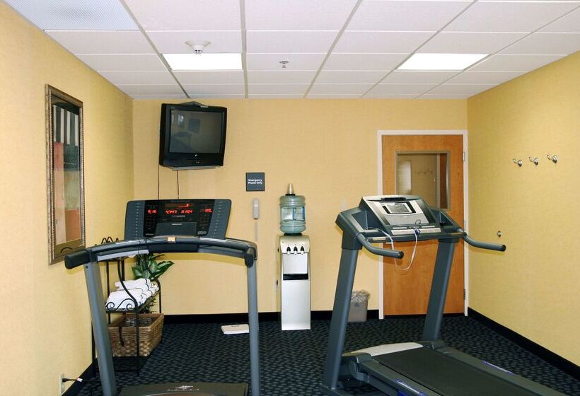 בית מלון כפרי Hampton Inn & Suites Louisville East