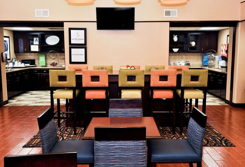 בית מלון כפרי Hampton Inn & Suites Louisville East