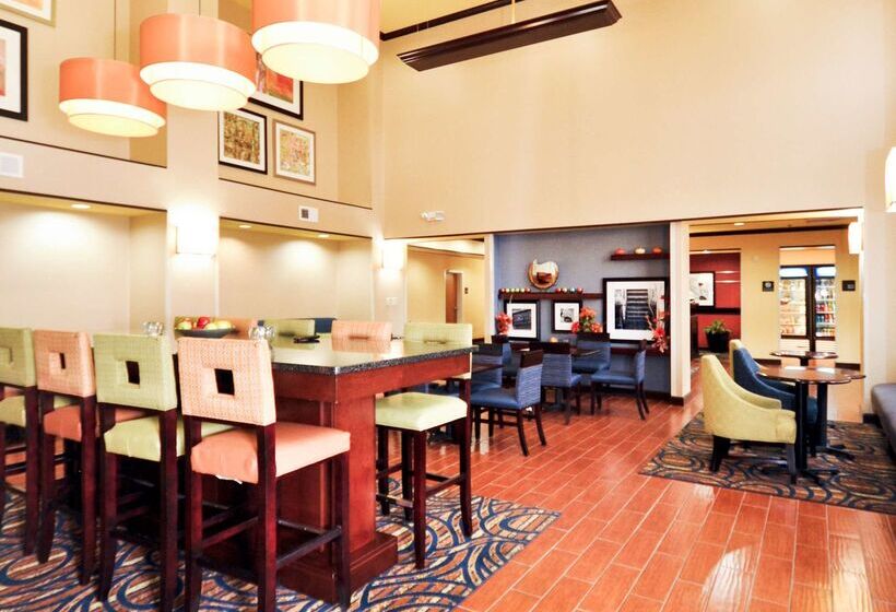 בית מלון כפרי Hampton Inn & Suites Louisville East