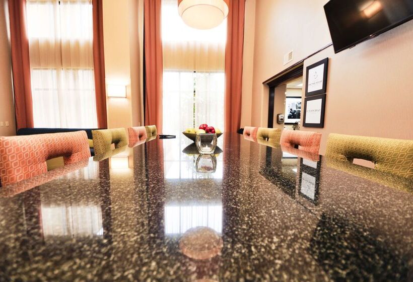 בית מלון כפרי Hampton Inn & Suites Louisville East