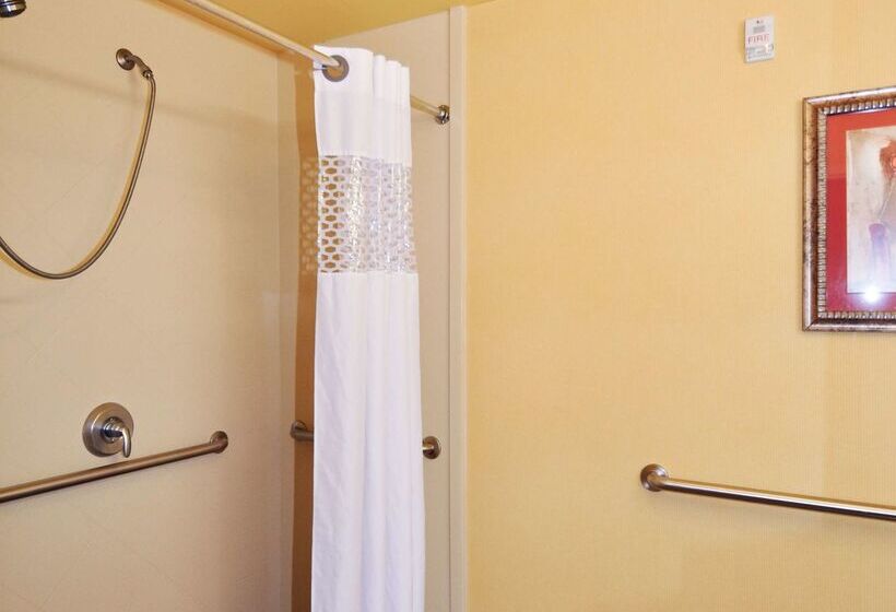 בית מלון כפרי Hampton Inn & Suites Louisville East