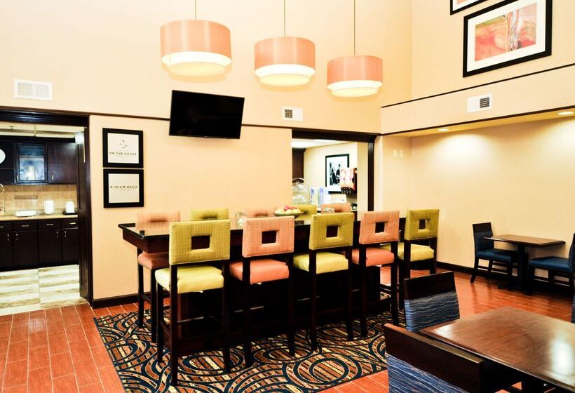 בית מלון כפרי Hampton Inn & Suites Louisville East