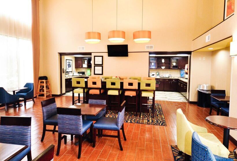 בית מלון כפרי Hampton Inn & Suites Louisville East