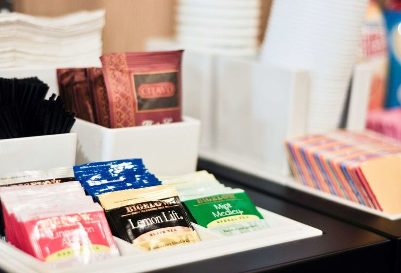 בית מלון כפרי Hampton Inn & Suites Louisville East