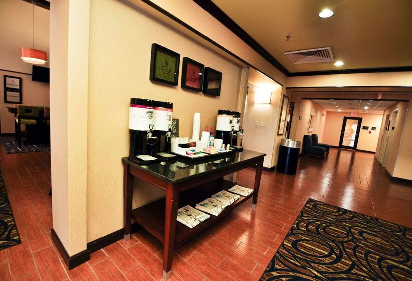 בית מלון כפרי Hampton Inn & Suites Louisville East