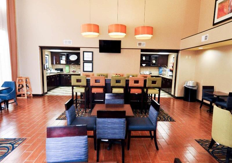 בית מלון כפרי Hampton Inn & Suites Louisville East