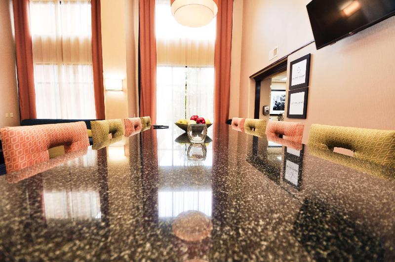 בית מלון כפרי Hampton Inn & Suites Louisville East