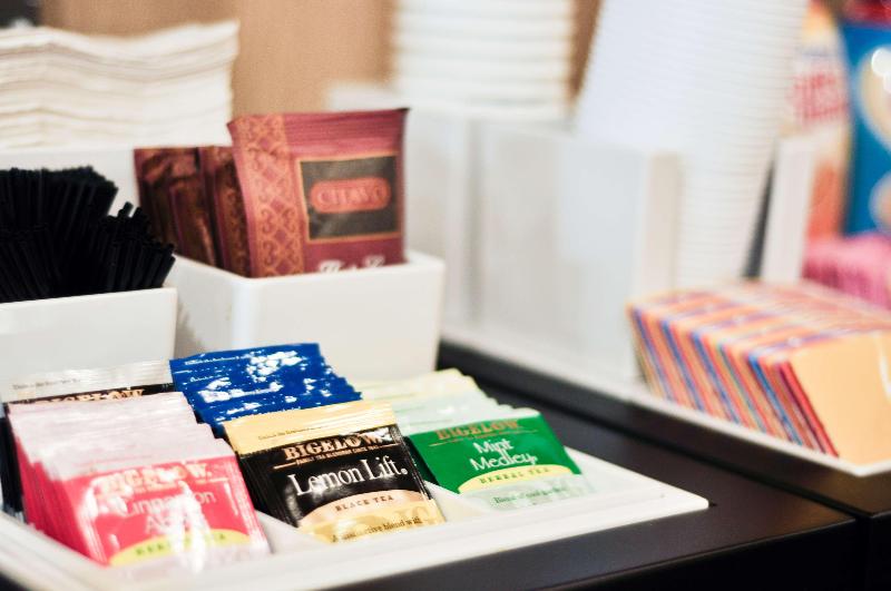 בית מלון כפרי Hampton Inn & Suites Louisville East