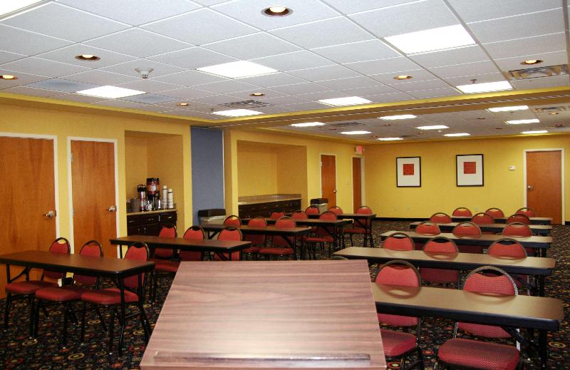 בית מלון כפרי Hampton Inn & Suites Louisville East