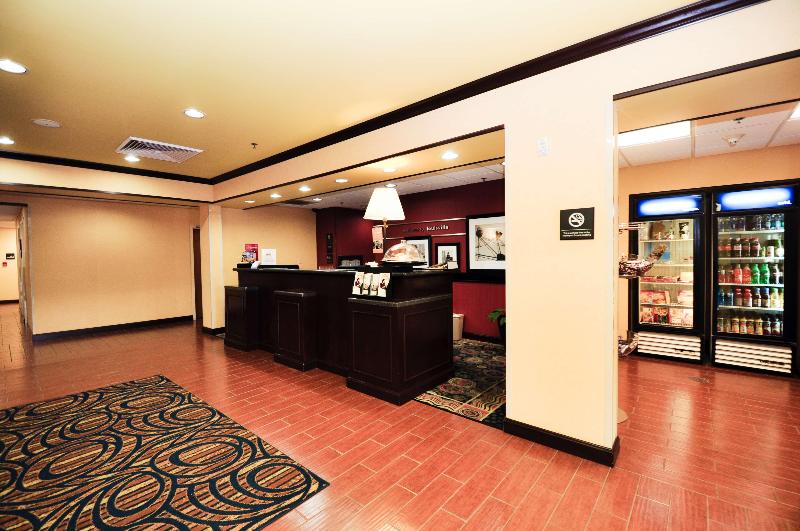 בית מלון כפרי Hampton Inn & Suites Louisville East