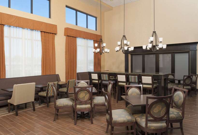 هتل Hampton Inn & Suites Molinequad City Int L Aprt