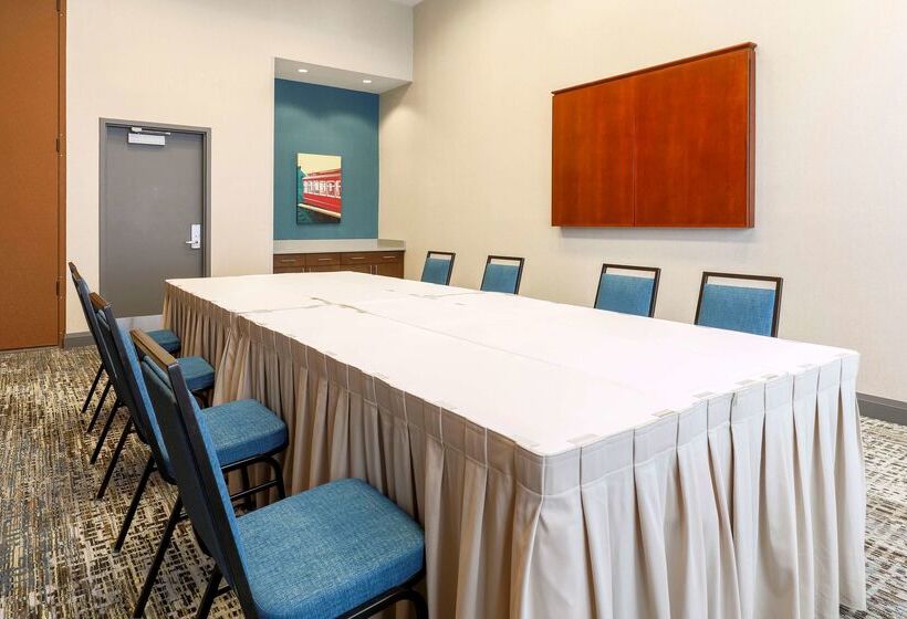 בית מלון כפרי Hampton Inn & Suites Pittsburgh Downtown