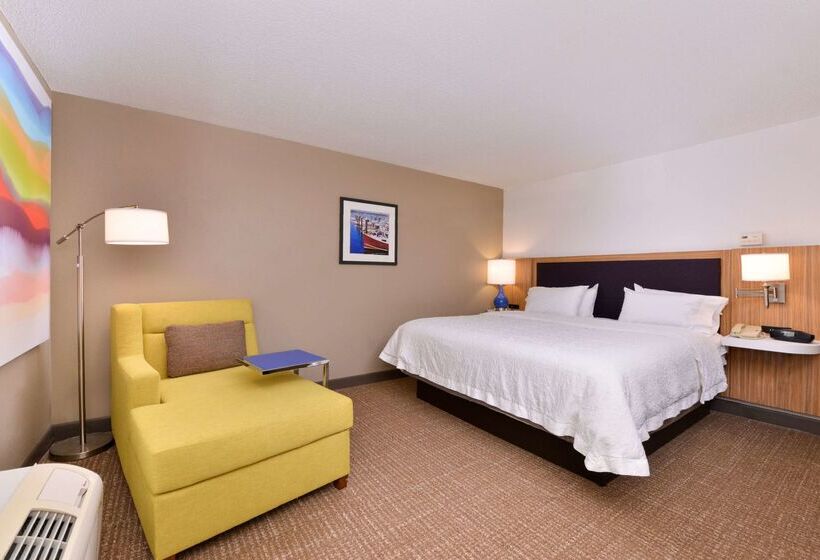 בית מלון כפרי Hampton Inn & Suites Plymouth