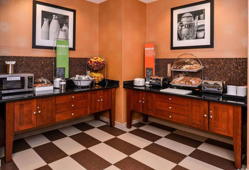 בית מלון כפרי Hampton Inn & Suites Plymouth