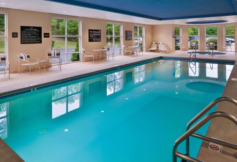 בית מלון כפרי Hampton Inn & Suites Plymouth