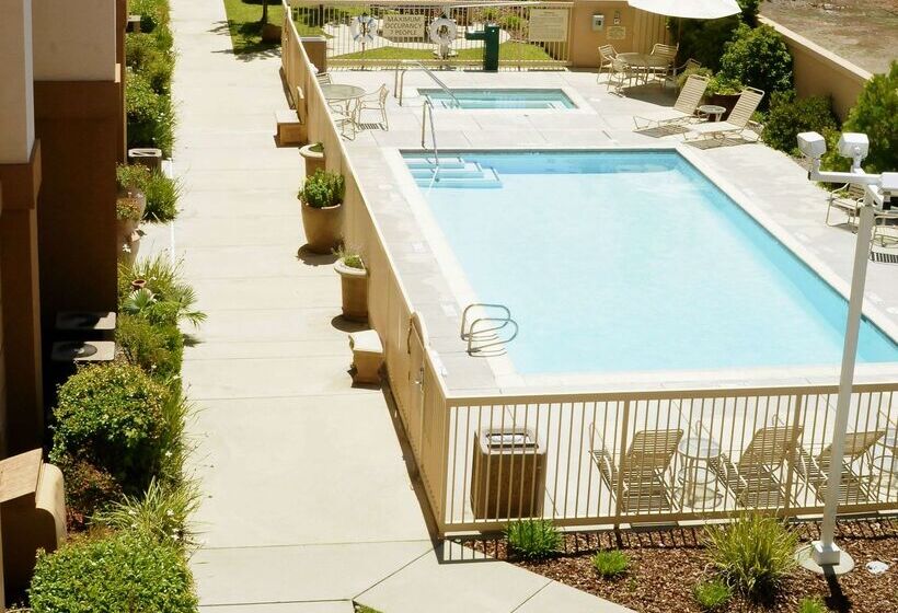 فندق Hampton Inn & Suites Redding