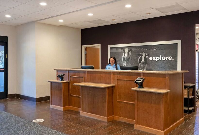 בית מלון כפרי Hampton Inn & Suites Rohnert Park  Sonoma County