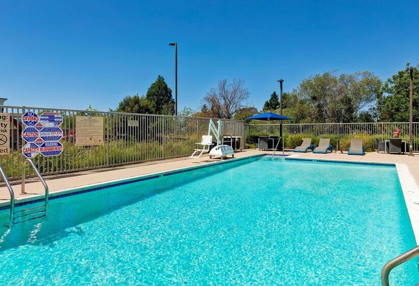 בית מלון כפרי Hampton Inn & Suites Rohnert Park  Sonoma County