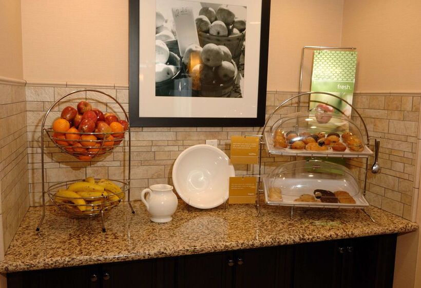 فندق Hampton Inn Watertown