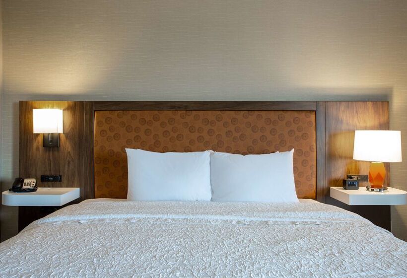 فندق Hampton Inn Watertown