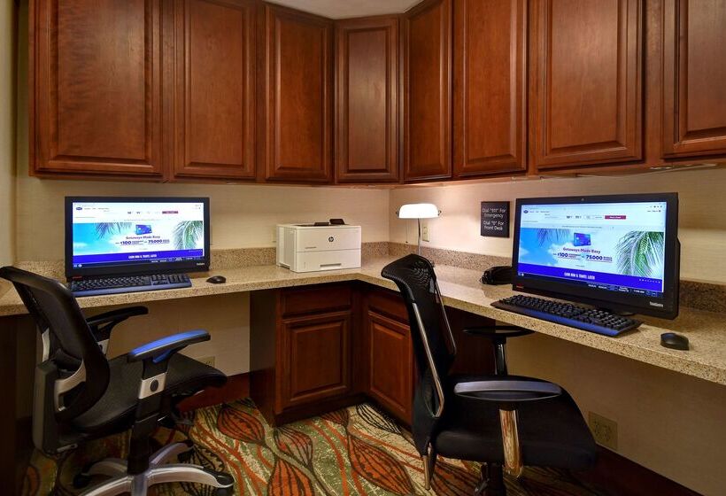 هتل Hampton Inn White River Junction